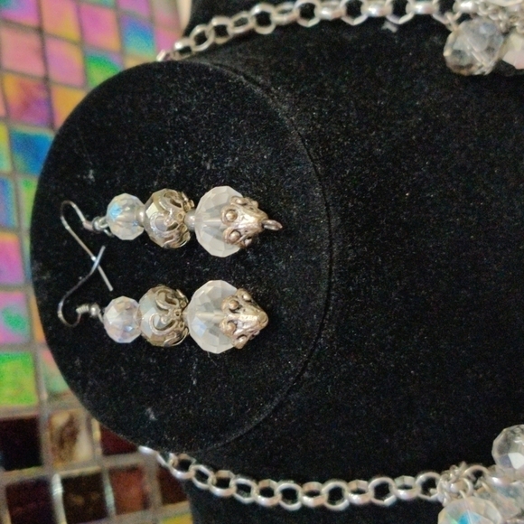 Glamorous Iridescent And Silver Chain Necklace And Earring Set 20" - Picture 2 of 5